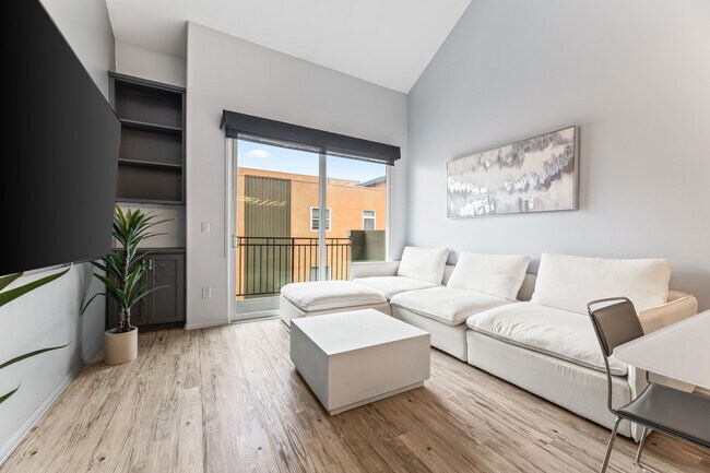 Building Photo - 4060 Glencoe Ave