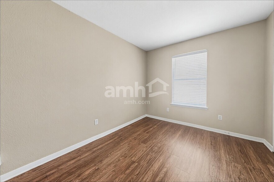 Building Photo - 1325 Misty Dr