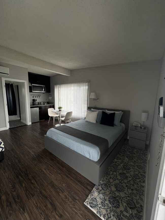 Unit 5 - 3765 S Sepulveda Blvd