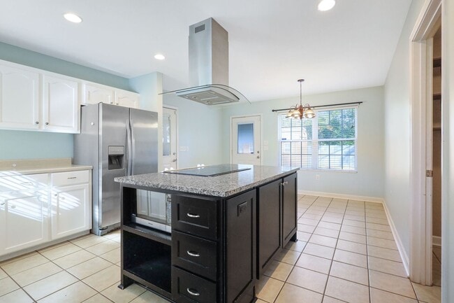 Building Photo - 712 S 6th St