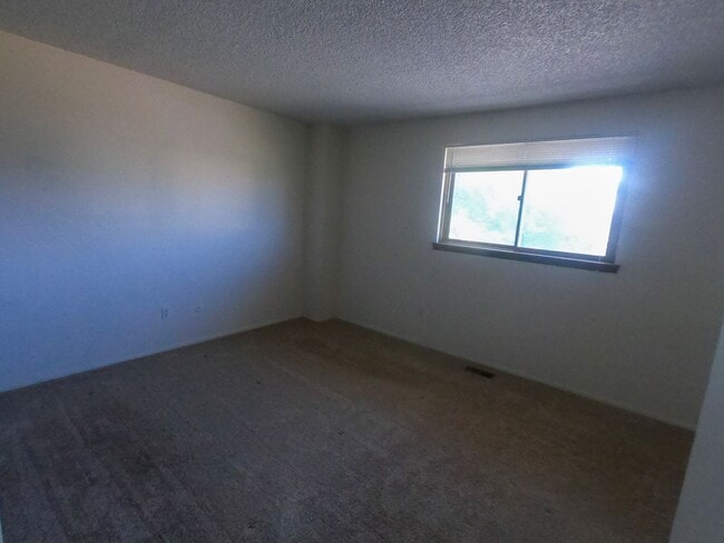 Building Photo - 3 Bedroom, 2 Bath Townhouse with Attached Garage in Desirable Lafayette, CO!