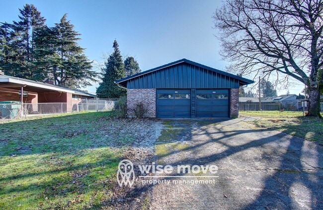 Building Photo - 119-121 S Garrison Rd
