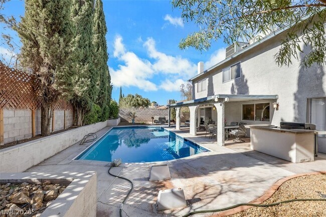 Building Photo - 3225 Mountain Spring Rd