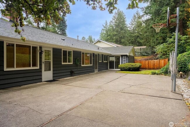 Building Photo - 3bd/2.25ba Bellevue Home