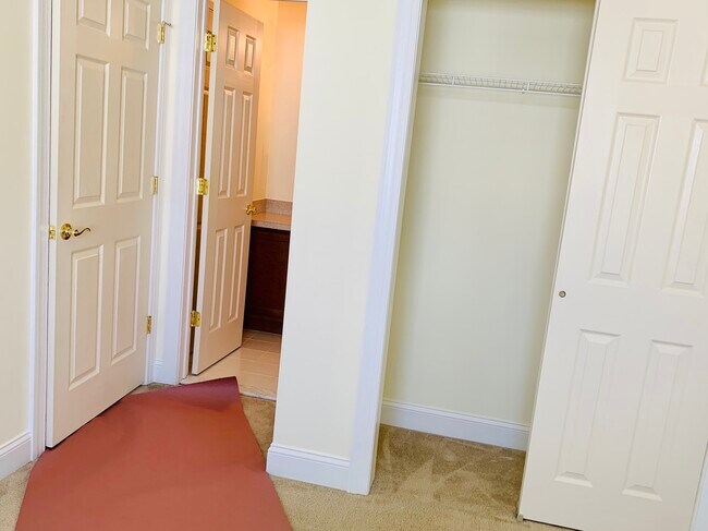 Building Photo - 104 Cove Ct