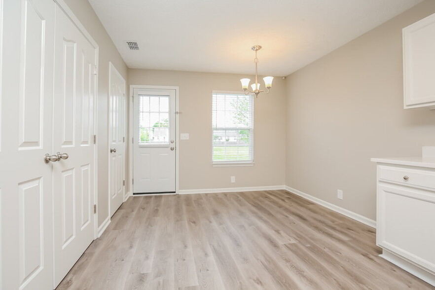 Building Photo - 3157 Holsted Dr