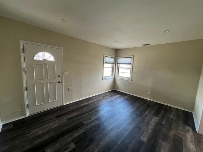 Building Photo - Sun Valley Duplex