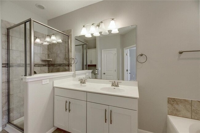 Building Photo - 13400 Briarwick Dr