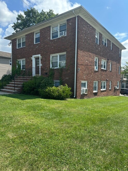 Building Photo - 2116 Stanley Terrace