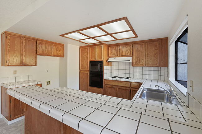 Building Photo - 566 La Corso Dr