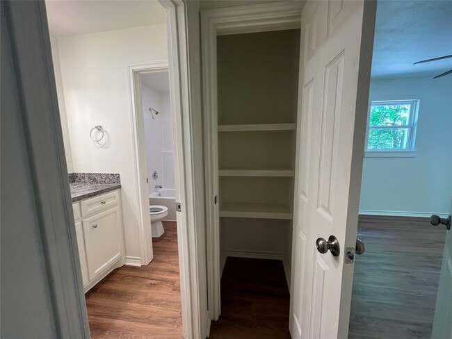 Building Photo - 1231 Sycamore Ave