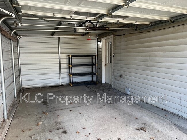 Building Photo - 523 S 11th St