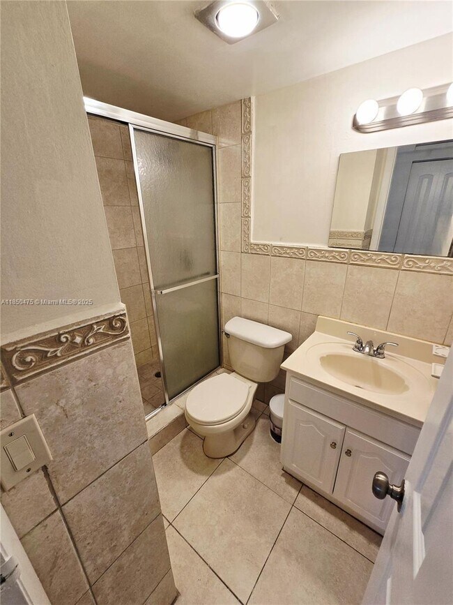 Building Photo - 250 180th Dr