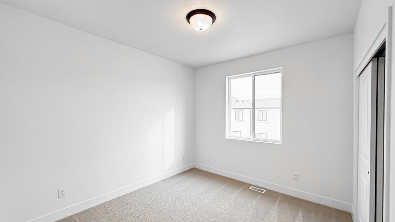 Building Photo - 888 W 540 S