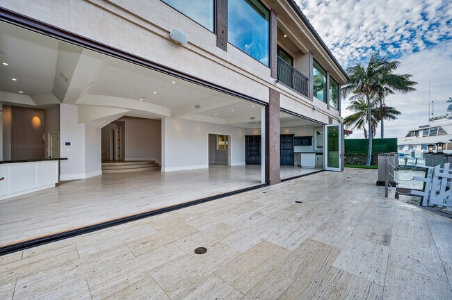 Building Photo - 45 Linda Isle