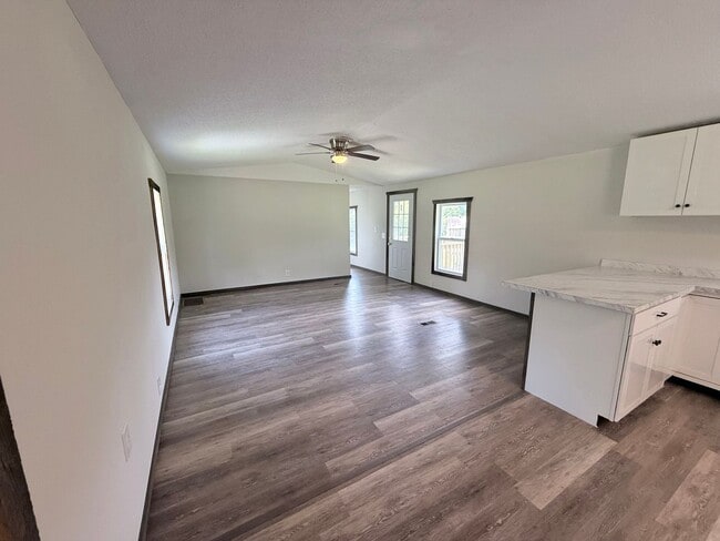 Building Photo - Fully Remodeled 3 Bedroom, 2 Bath Home in the Country – Versailles, KY