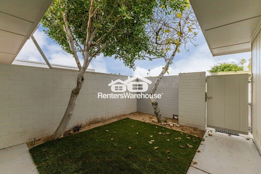 Building Photo - 13211 N Cedar Dr