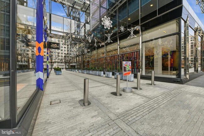 Building Photo - 916 G St NW