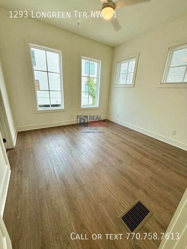 Building Photo - 1293 Longreen Ter NW