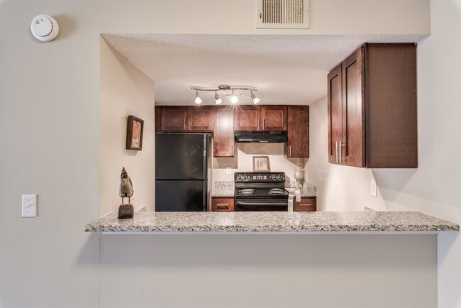 Building Photo - 3234 Kenelworth Dr