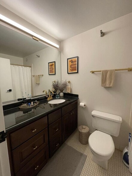 Building Photo - 70 W Huron St