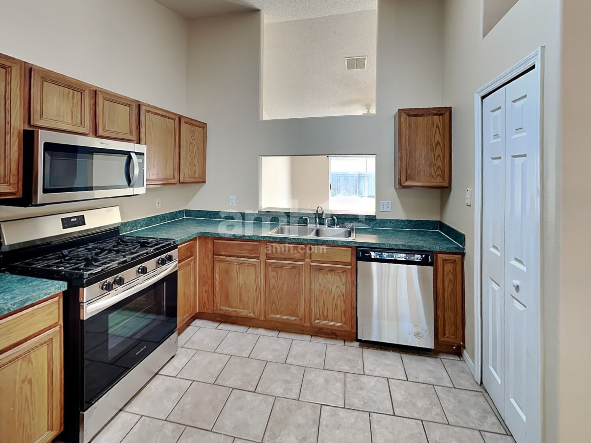 Building Photo - 29333 Yarrow Dr