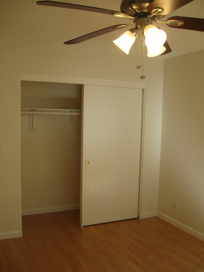 Back Bedroom - 11243 Western Ave