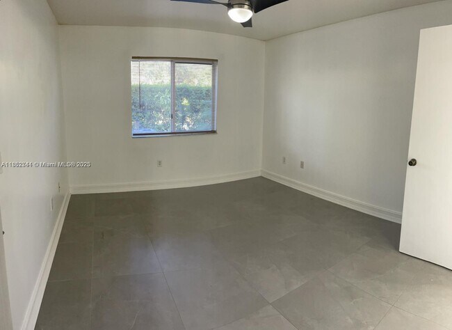 Building Photo - 2721 SE 12th Pl