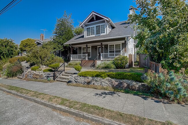 Building Photo - 5042 7th Ave NE