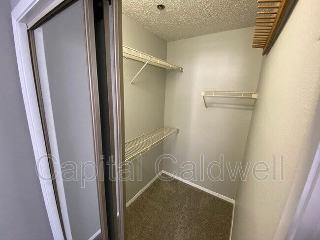 Building Photo - 1000 W Horatio St