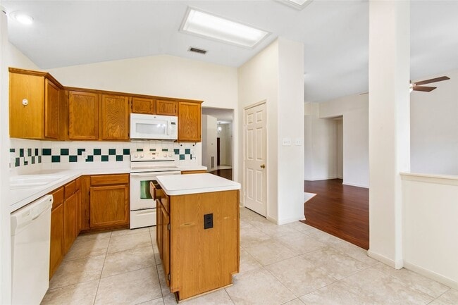 Building Photo - 206 N Dreamweaver Cir