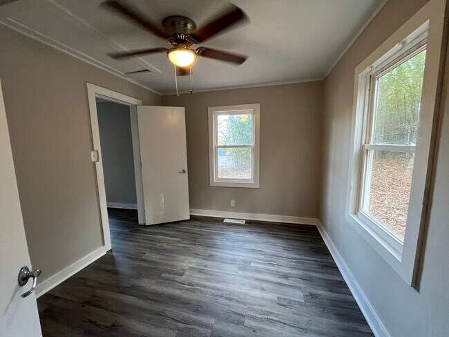 Building Photo - 1319 Cave Spring Rd SW