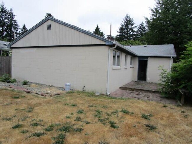 Building Photo - Charming 3 bedroom, 1 bathroom home locate...