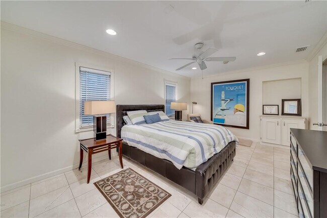 Building Photo - 1728 NE 16th Ave