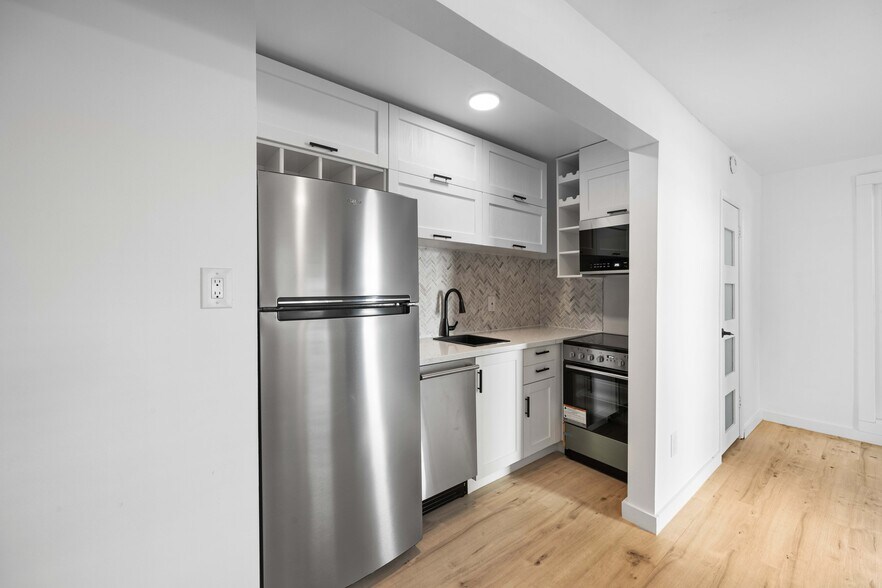 Building Photo - 1303 N Beverly Glen Blvd