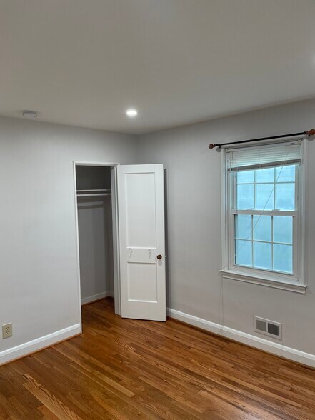 Building Photo - 2602 Linwood Rd