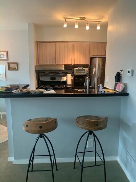 Bar/Kitchen - 1202 Newning Ave