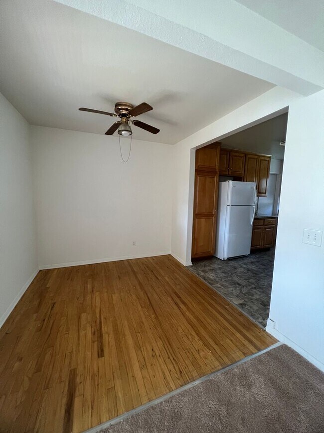 Building Photo - 3BR/1BA Single Family Home (920 SF)