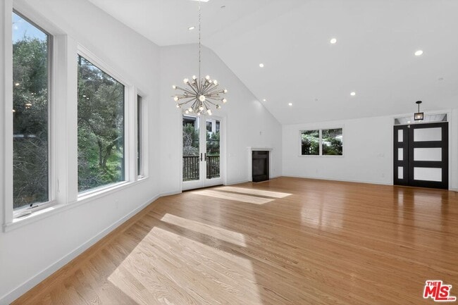 Building Photo - 502 Chapman Dr