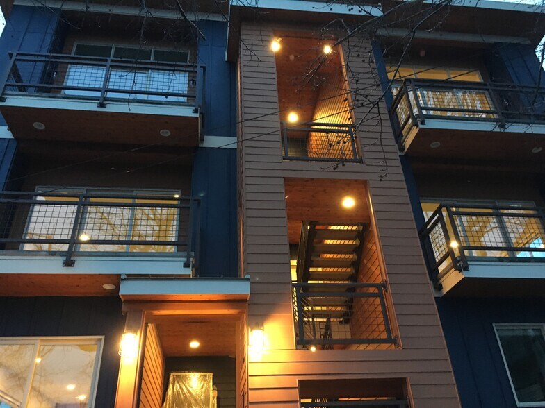 Building Photo - 2311 E John St