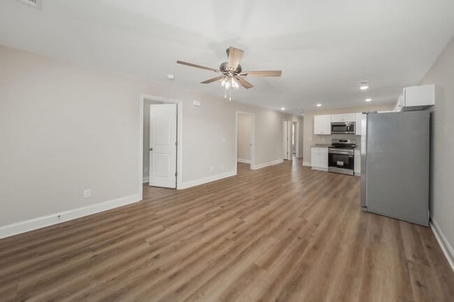 Building Photo - 120 Northlake Dr