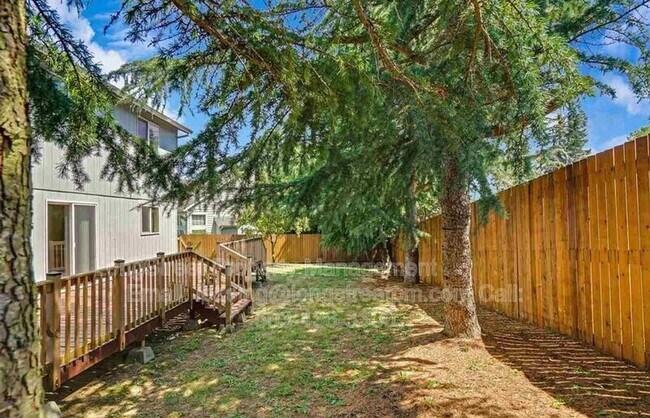 Building Photo - 332 NE Carmen Pl
