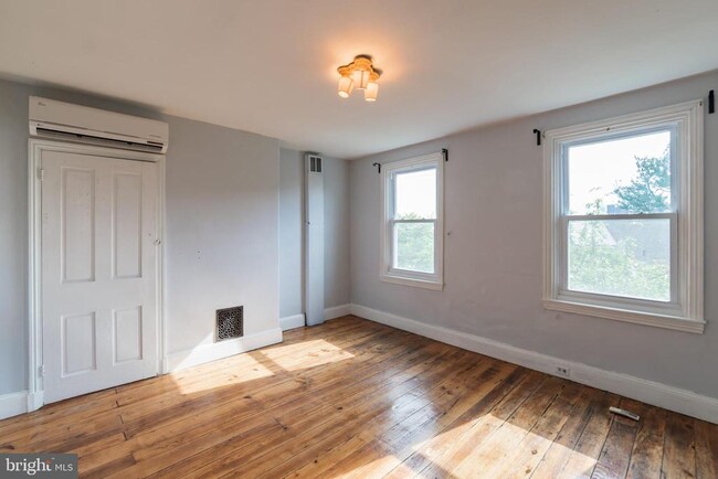 Building Photo - 1221 Marlborough St