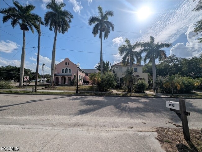 Building Photo - 1637 Woodford Ave