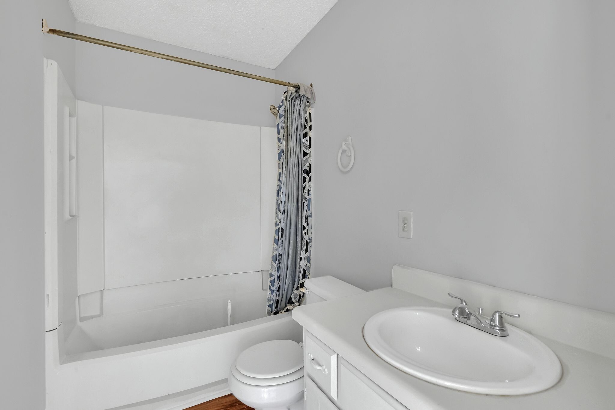 Building Photo - 3226 Lincoln Ave