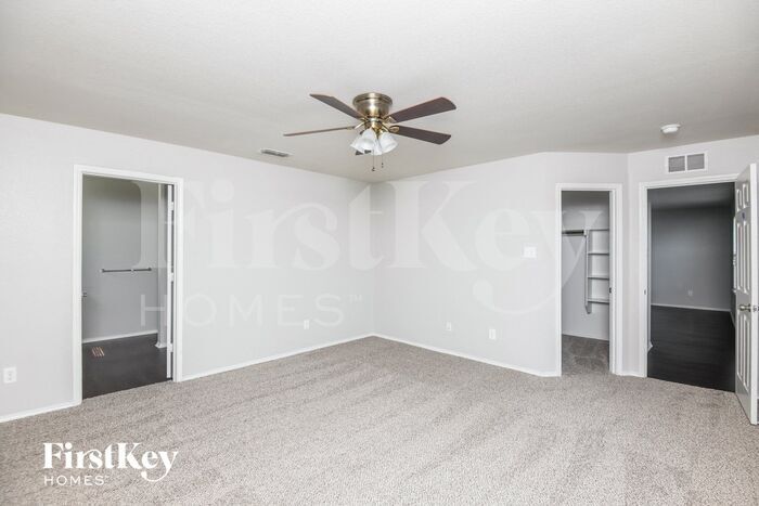 Building Photo - 8932 Puerto Vista Dr