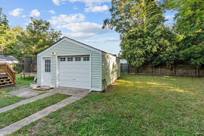 Building Photo - Furnished 4 bedroom Near NOB