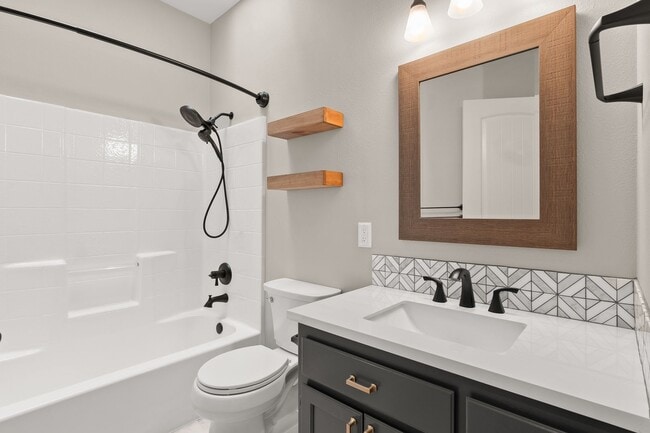 Building Photo - Beautifully Remodeled 3 Bedroom in Gresham...