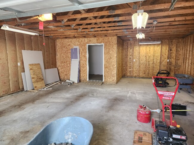 Building Photo - 3220 Dakota Ave