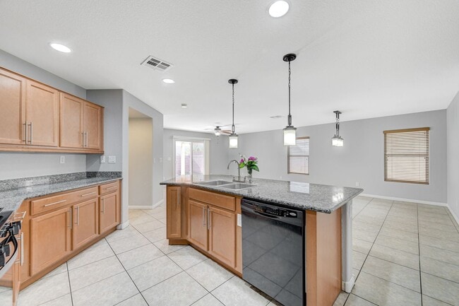 Building Photo - 5593 Markley Ave